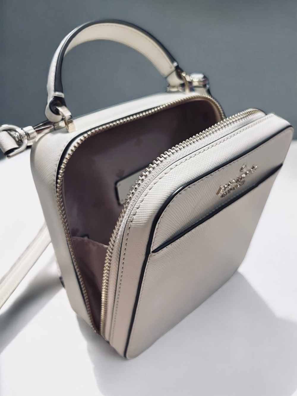 kate spade Daisy Vanity Bag - Picture 10 of 15